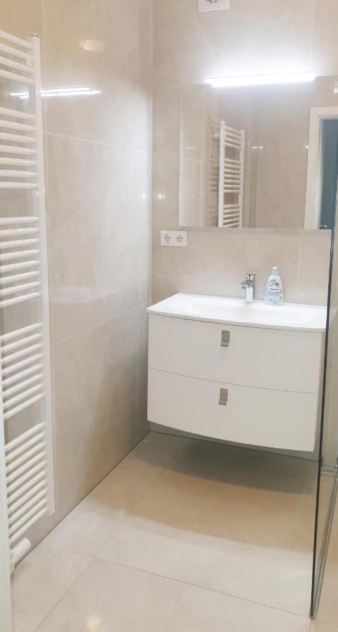 Moderne Zweizimmerwohnung إسن المظهر الخارجي الصورة