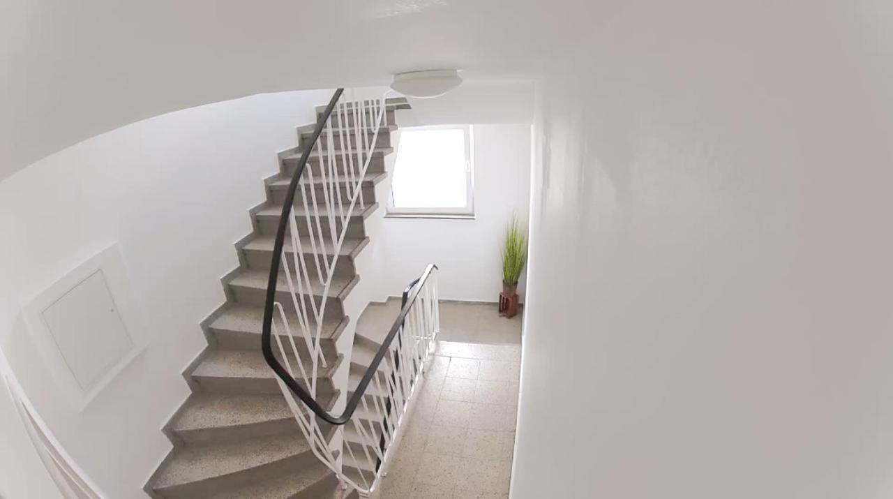 Moderne Zweizimmerwohnung إسن المظهر الخارجي الصورة