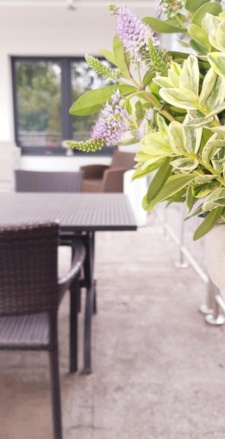 Moderne Zweizimmerwohnung إسن المظهر الخارجي الصورة